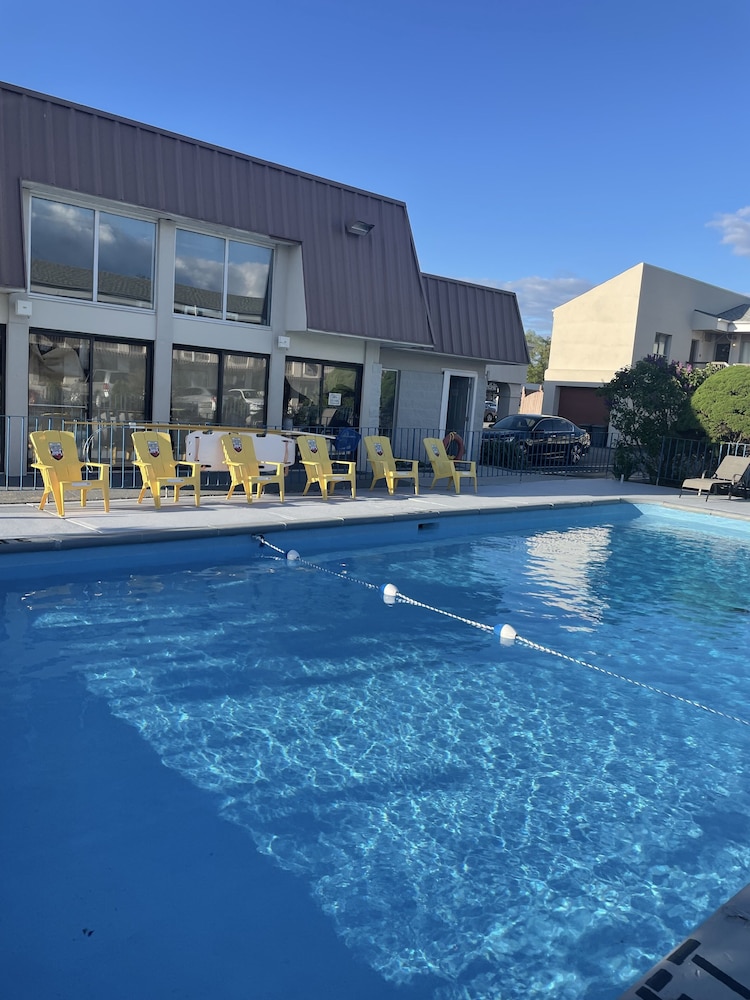 Niagara Lodge Suites 63/68