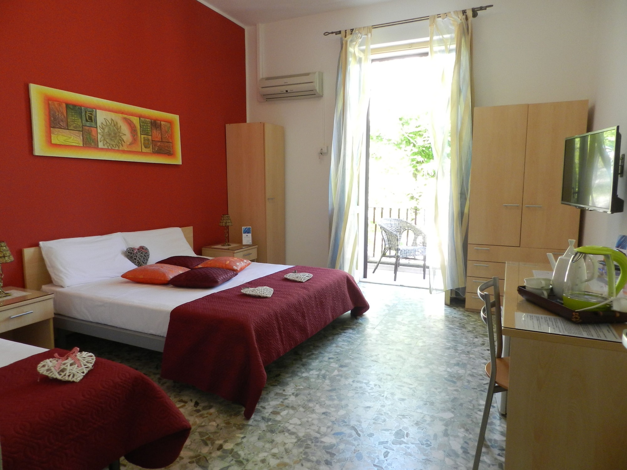 ROOM, TRIPLE