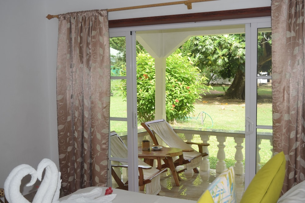BAMBOO CHALETS 39/39