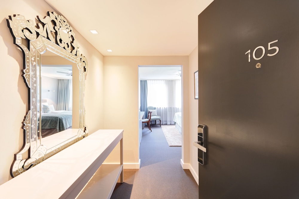 Admiral Hotel 24/33