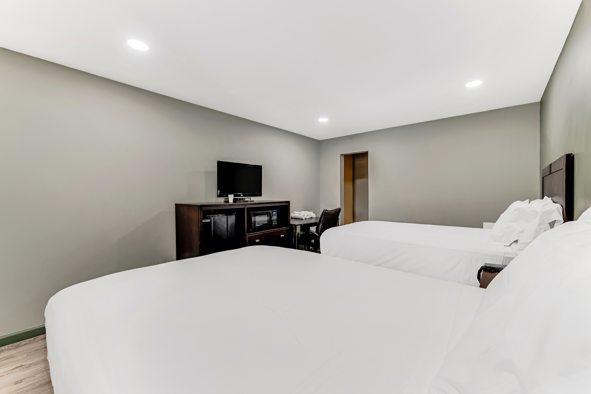 Red Carpet Inn Garfield Heights OH 1/24