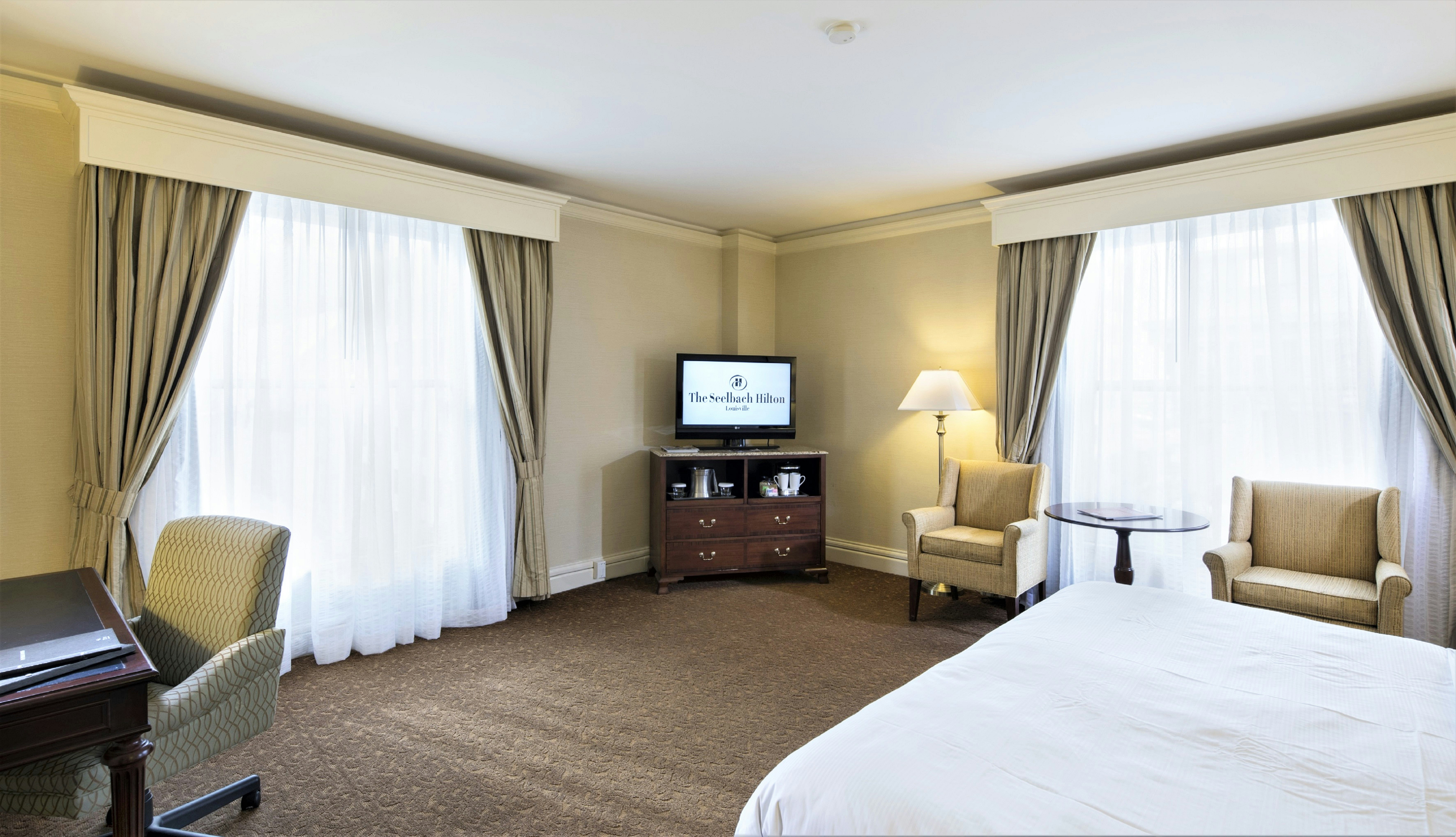 ROOM, KING BED