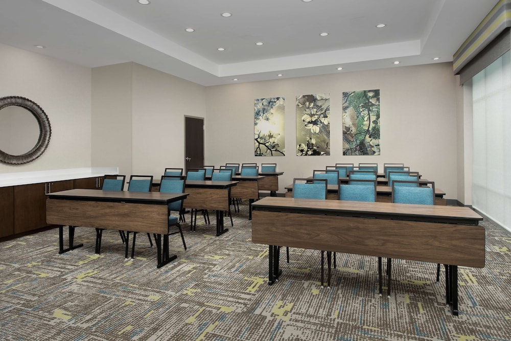 Hampton Inn Suites Charlotte Airport Lake Pointe 34/38