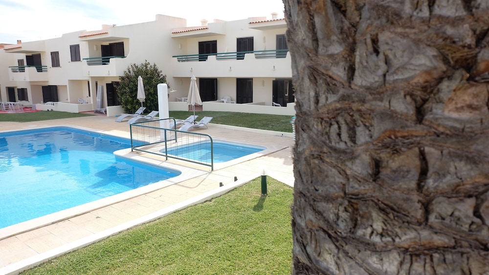Aura Village - City Beach Apartments 25/31
