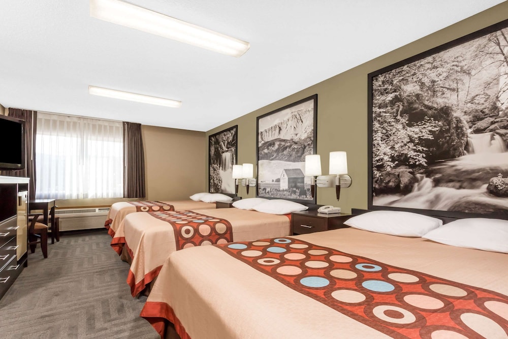 Super 8 by Wyndham LaGrande 20/36
