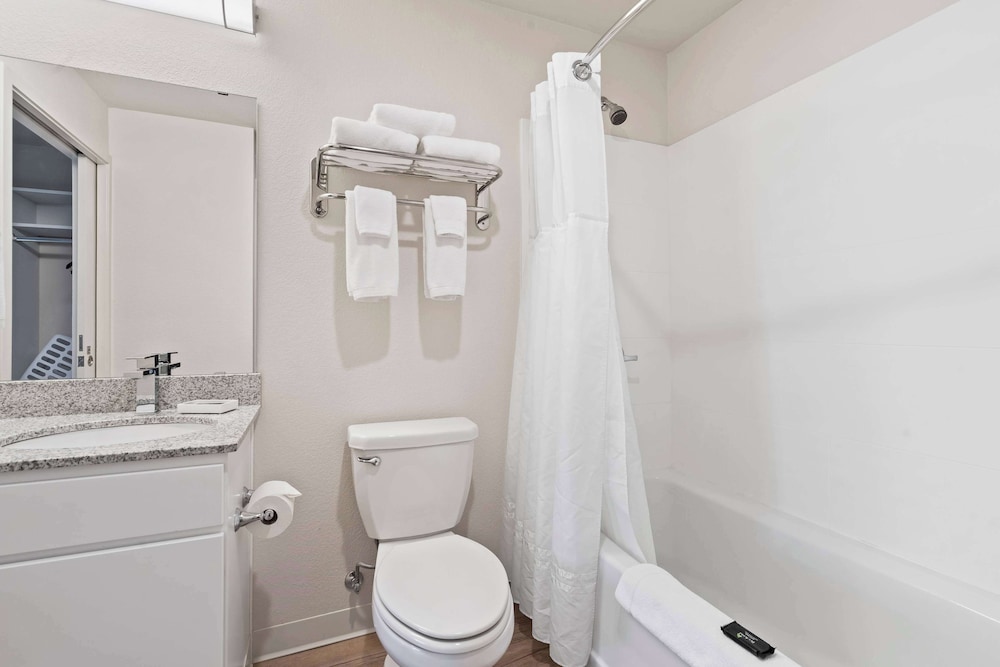 WaterWalk Extended Stay by Wyndham Kansas City - Overland Pk 57/61