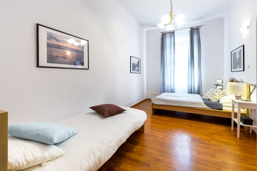 FriendHouse Apartments 14/50