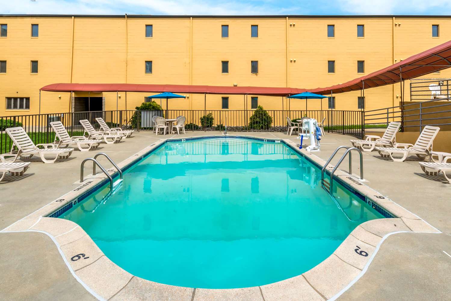 Days Inn By Wyndham Vineland 8/12