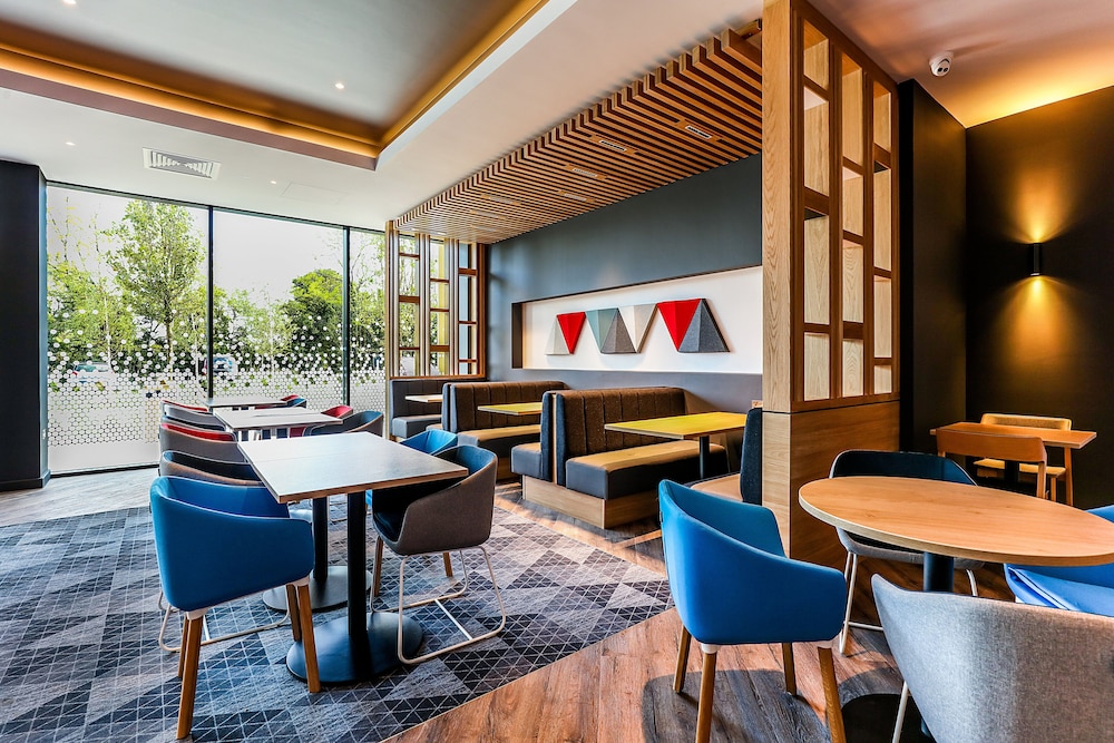 Holiday Inn Express Bicester 37/49