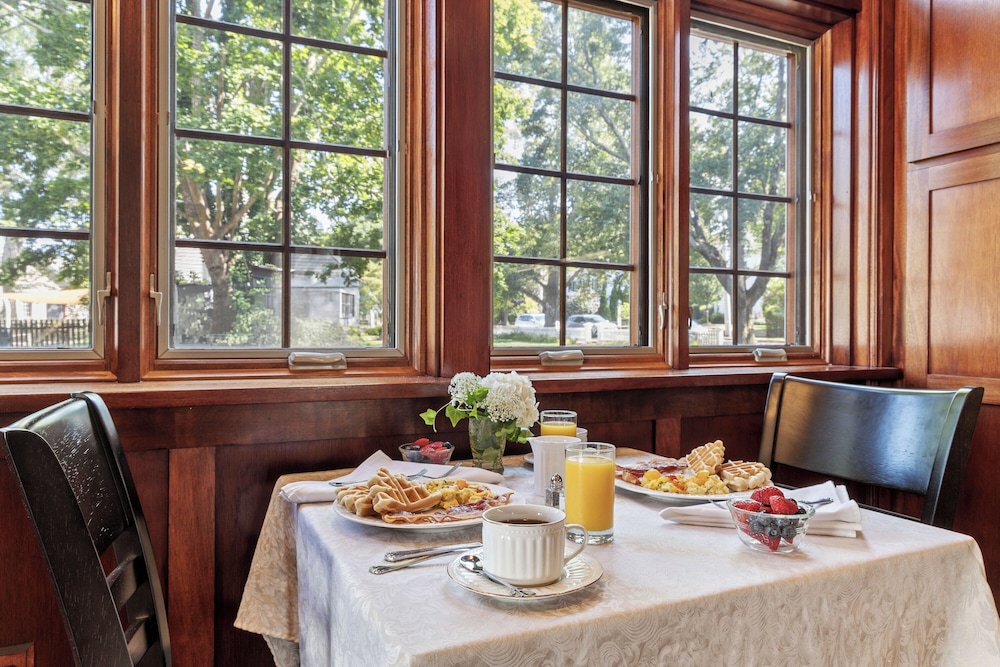 Isaiah Jones Homestead Bed & Breakfast 39/50