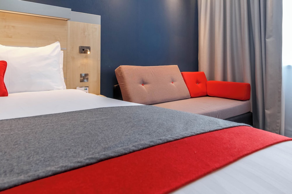 Holiday Inn Express Birmingham - Walsall 6/23