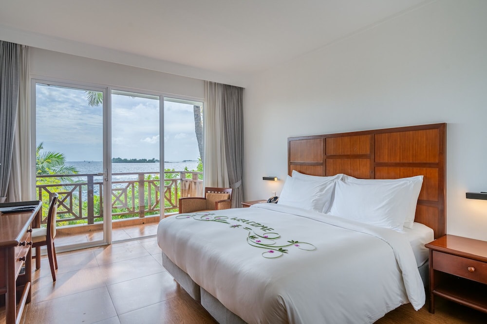 HULHULE ISLAND HOTEL 20/55