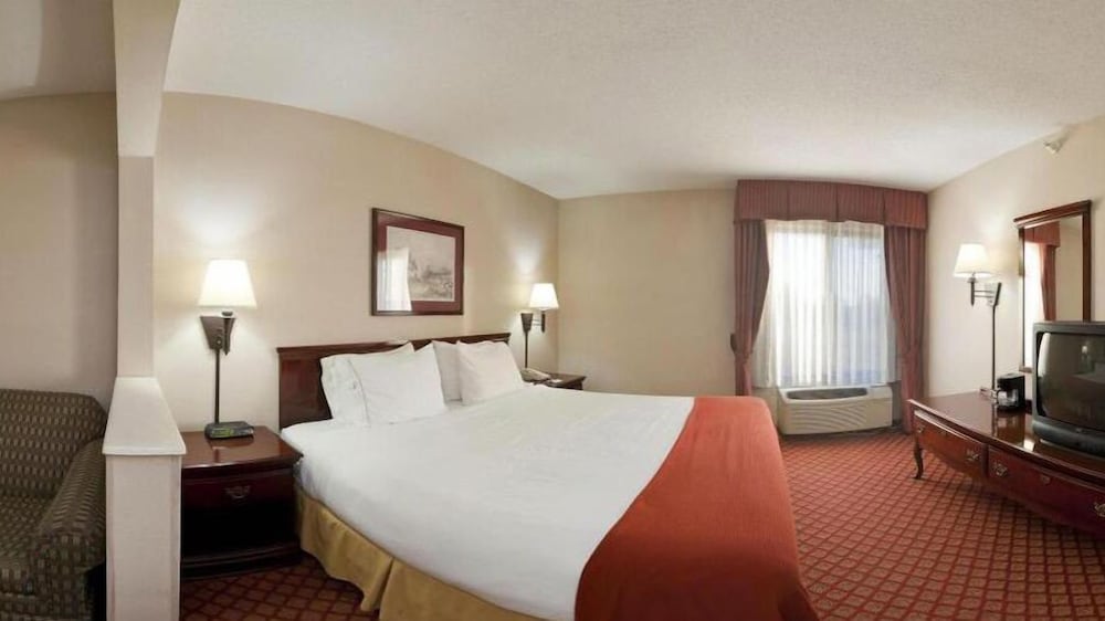 Holiday Inn Express Metropolis 12/43
