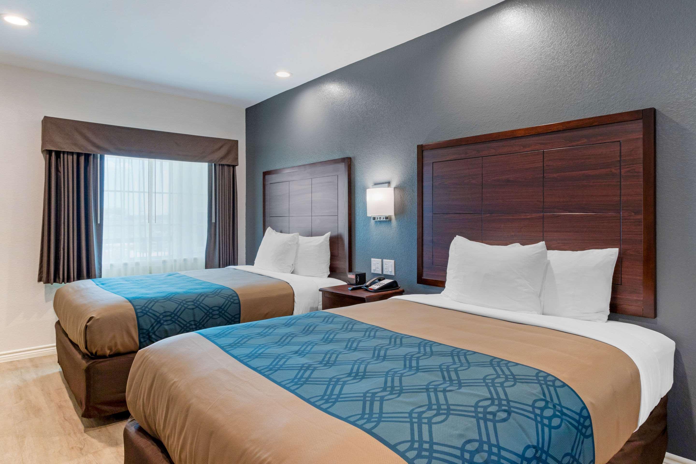 EFFICIENCY, 2 QUEEN BEDS