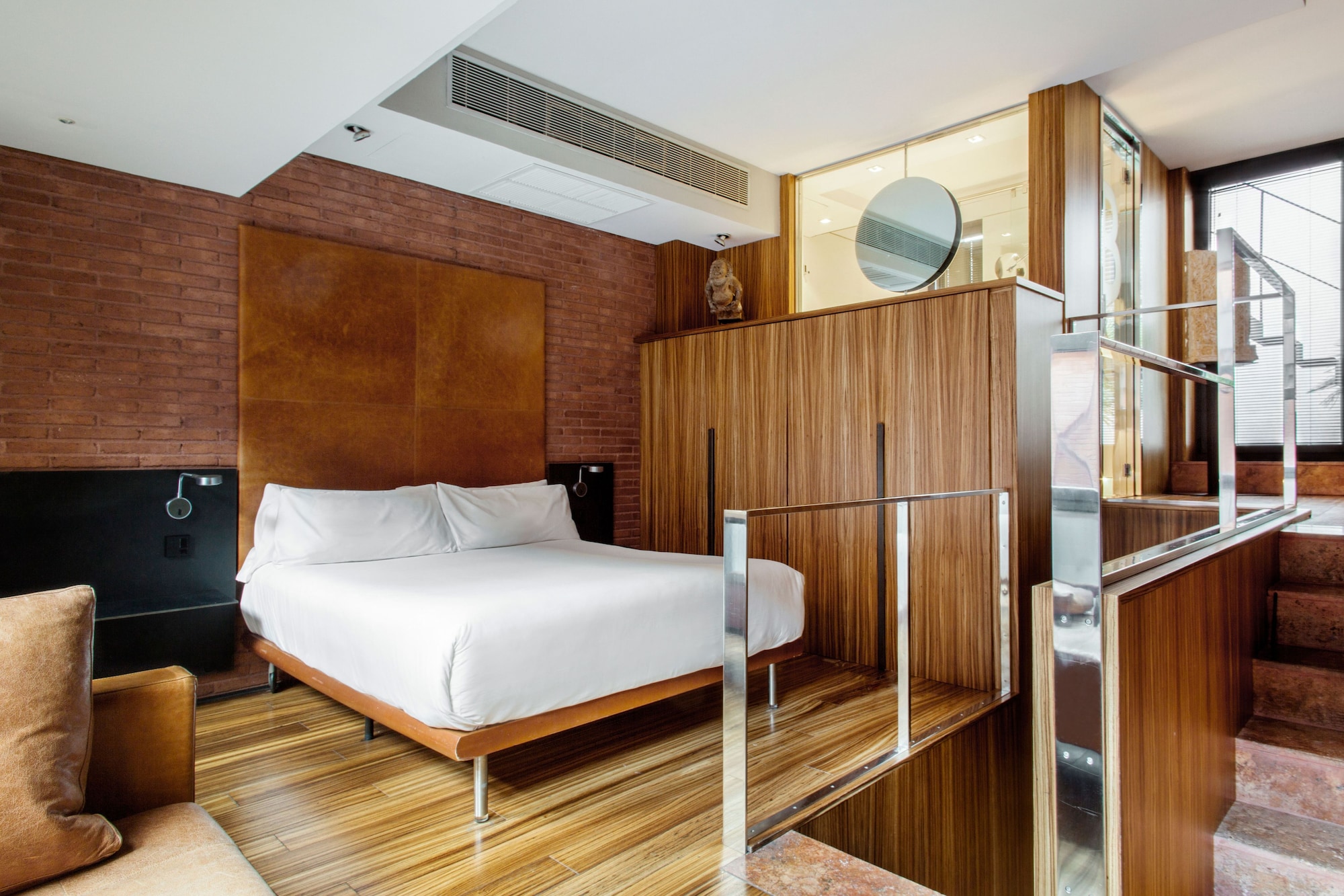 DUPLEX, SUITE