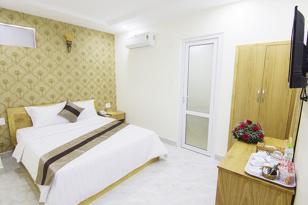 Ngoc Hanh Beach Hotel 12/75