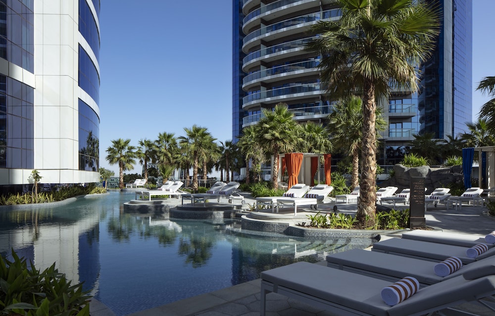 Paramount Hotel Dubai 64/72