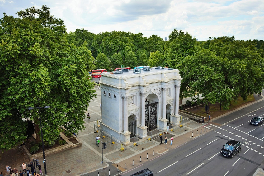 The Cumberland, London 74/78