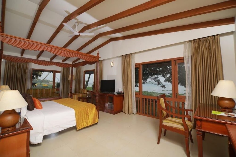 Lemon Tree Vembanad Lake Resort Muhamma 8/31