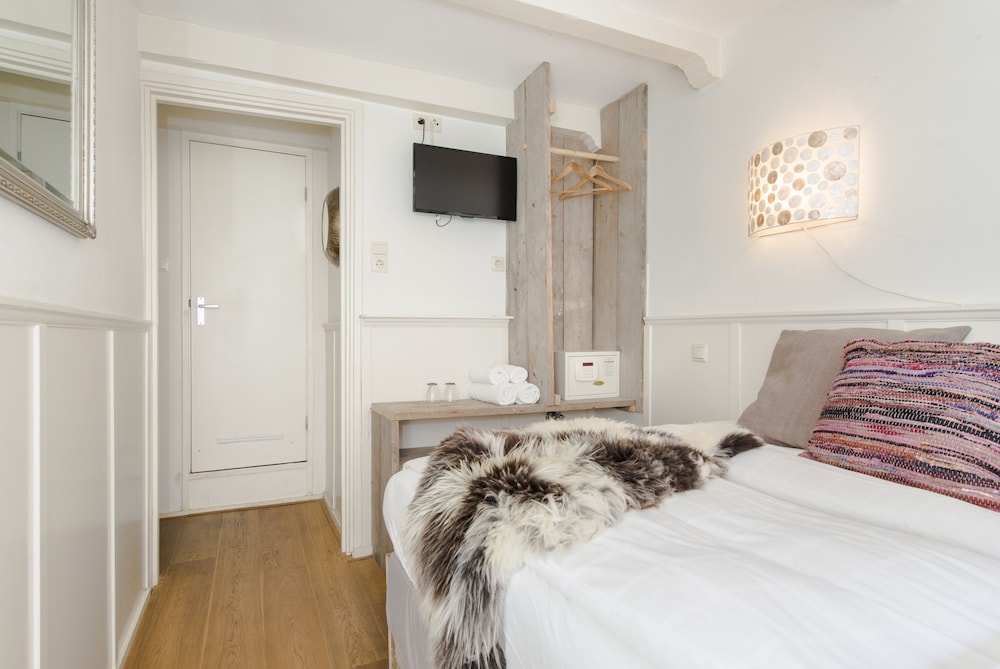 Hotel Calisto 25/48