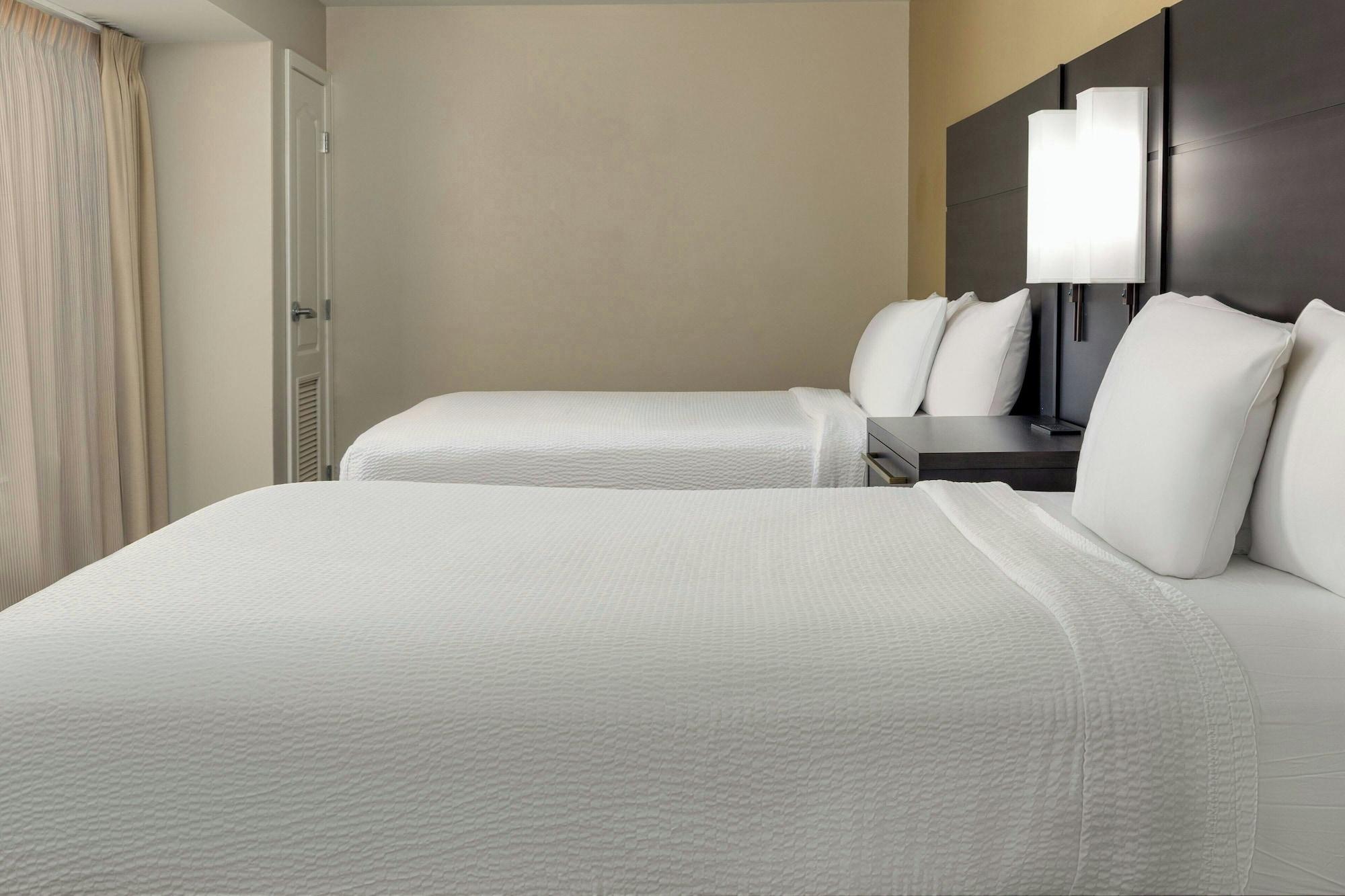 suite, multiple beds