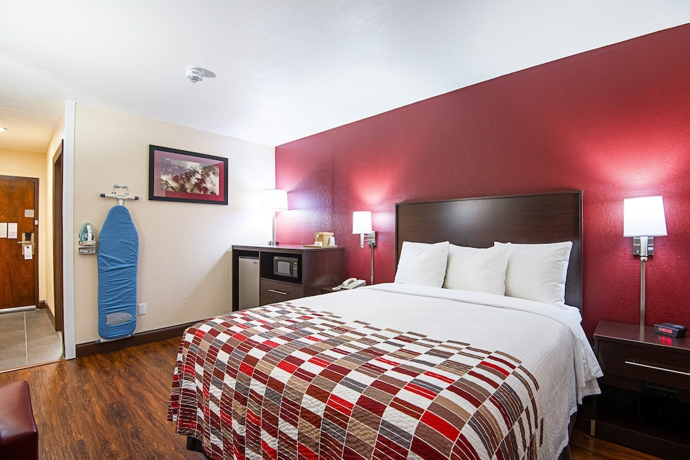 Red Roof Inn Cameron 12/36