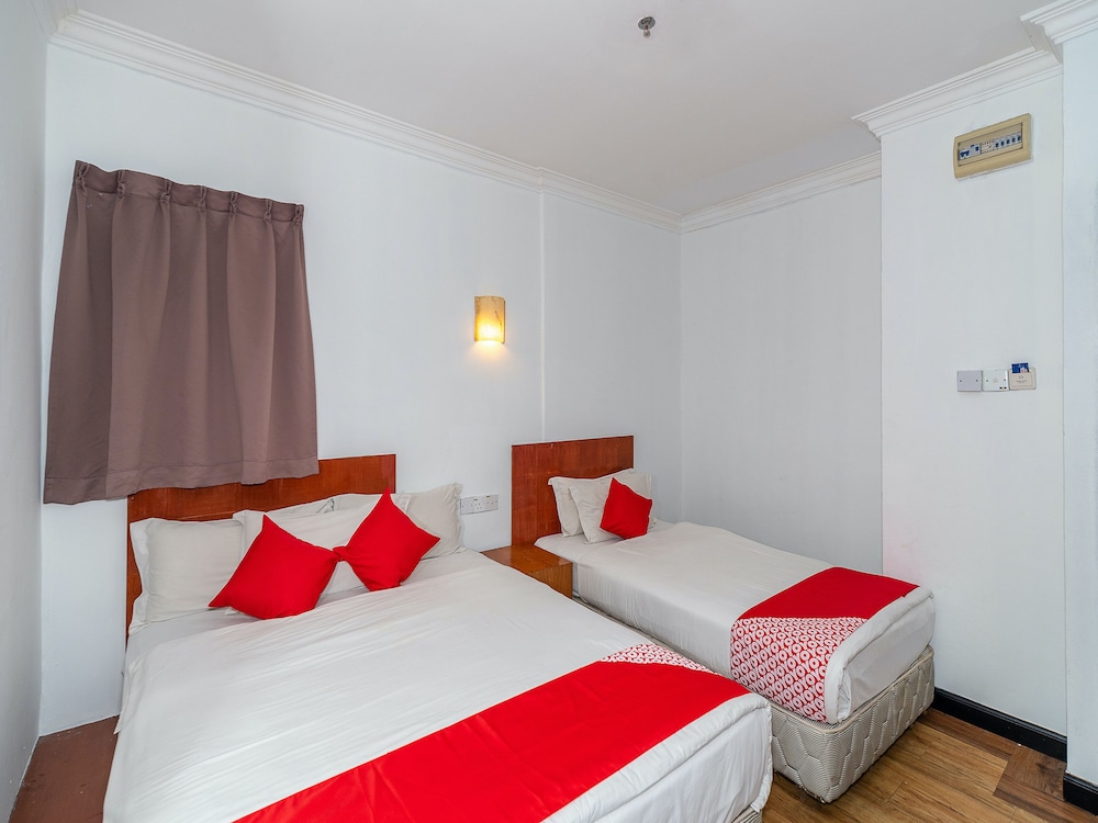Deluxe, Triple, 1 Double and 1 Single Bed