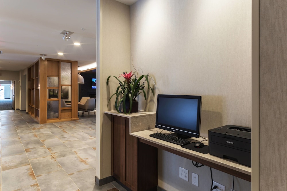 Fairfield Inn & Suites By Marriott Northfield 4/34