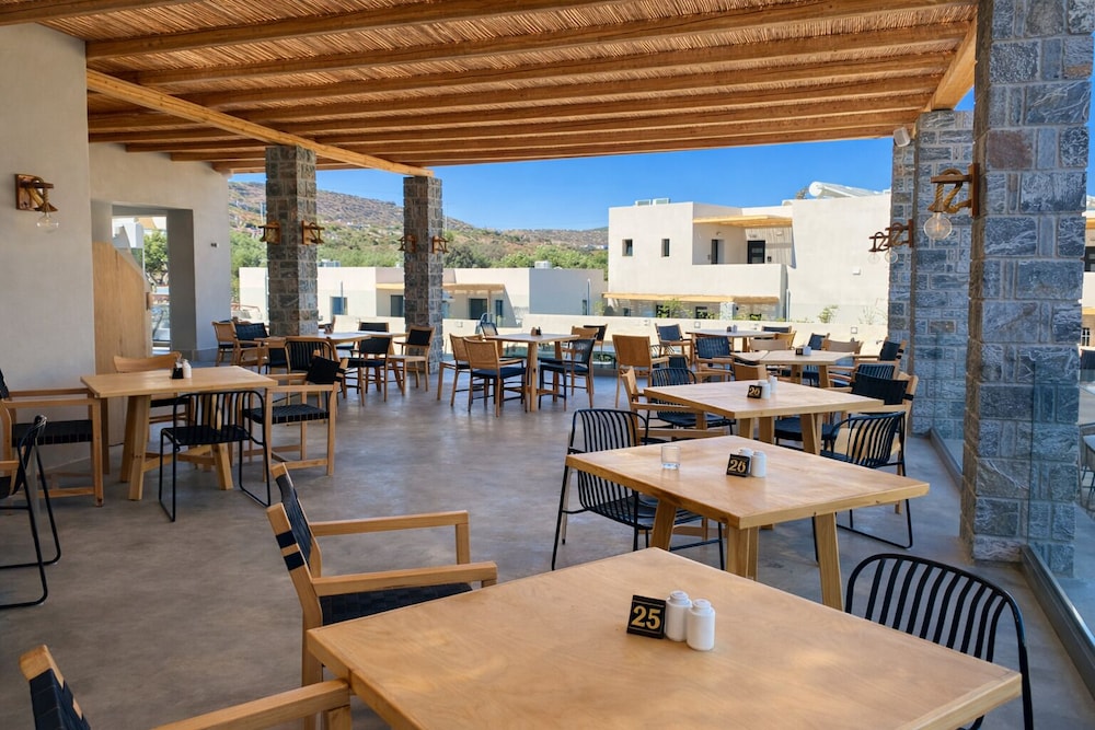 Helios Beach Hotel & Bungalows 34/48