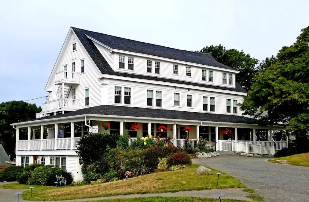 East Wind Inn 2/75
