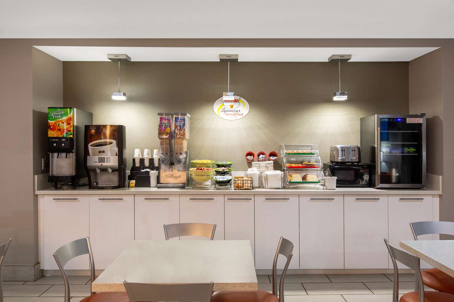 Super 8 by Wyndham Ottawa 20/26