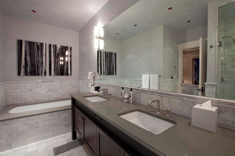 3 Bedrooms, 2 Double and Twin Beds, King and Queen Bed, The Auberge Residences at Element 52 6/6