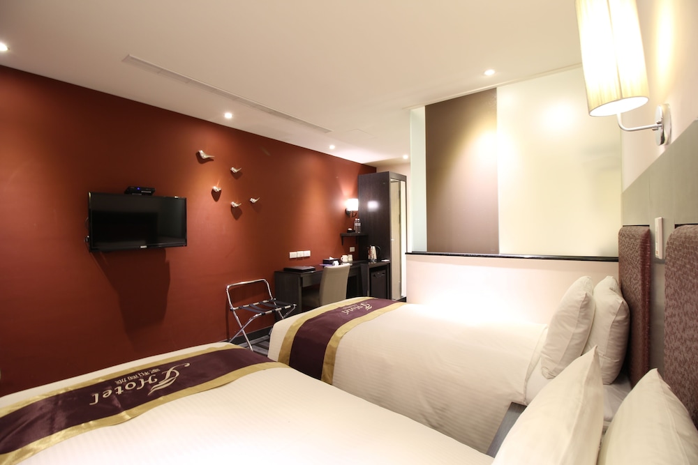 BUSINESS, TWIN BEDS