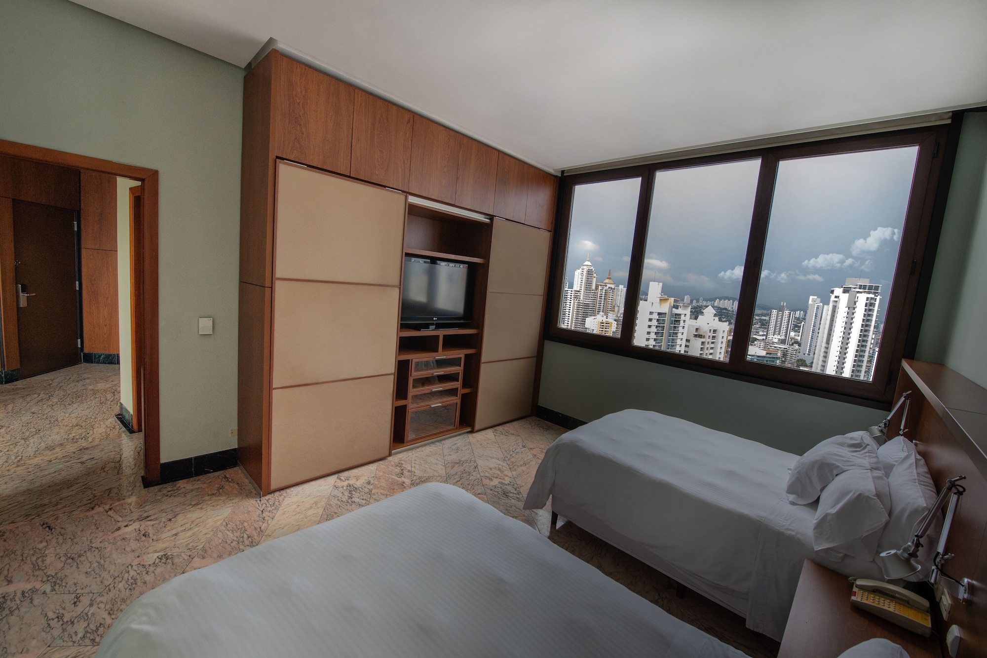 EXECUTIVE, SUITE, 2 DOUBLE BEDS