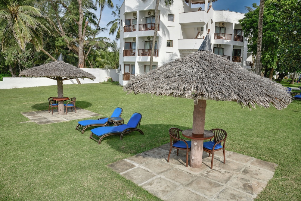 Northcoast Beach Hotel 40/50
