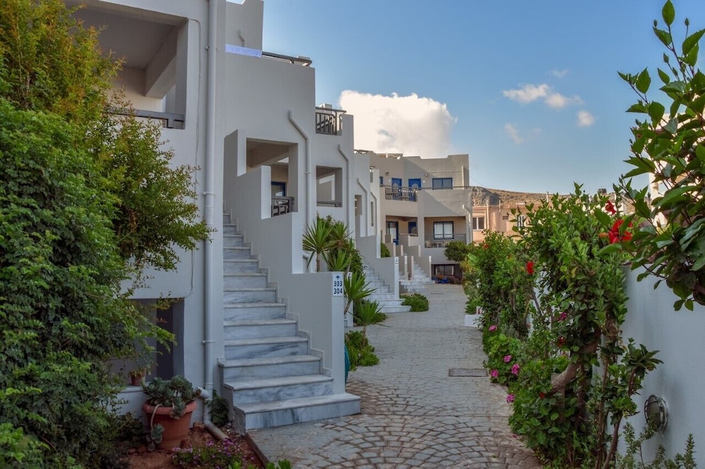 Yria Beach Hotel 50/61