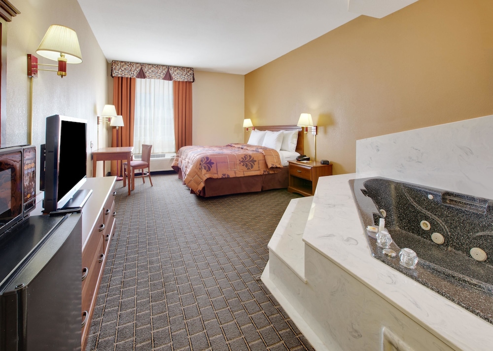 Days Inn by Wyndham Mesquite Rodeo TX 14/26