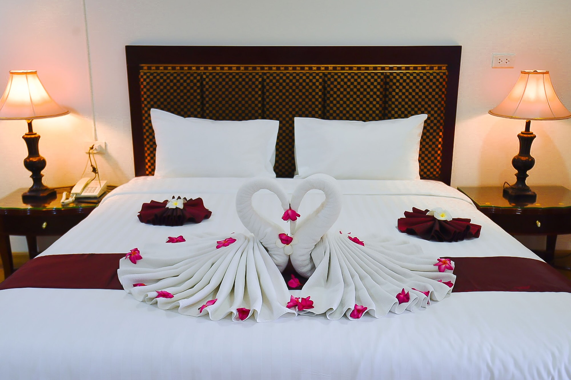 DELUXE, TWIN BEDS