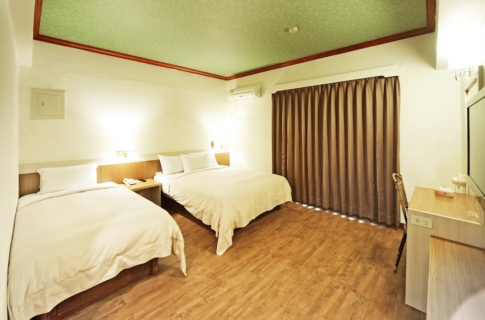 Kenting Holiday Hotel 13/25