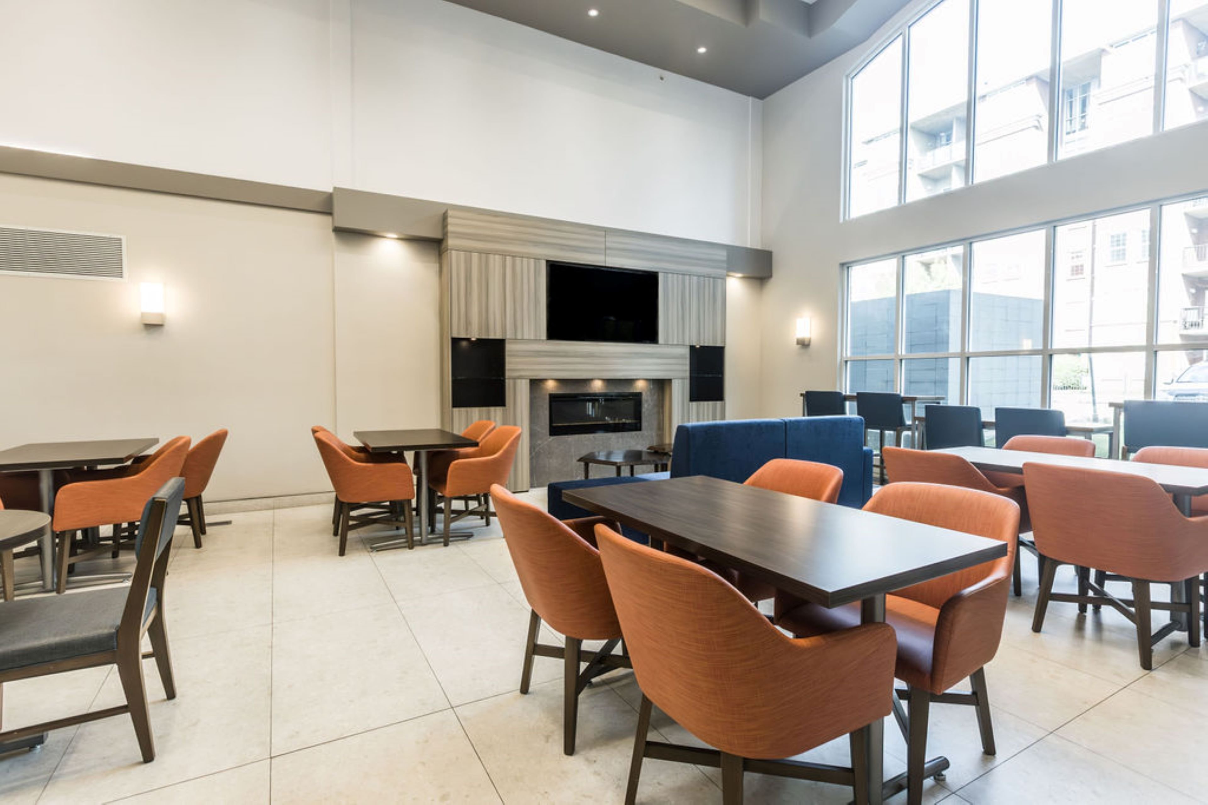 Holiday Inn Express Hotel Suites Calgary South Macleod Trail S 67/73