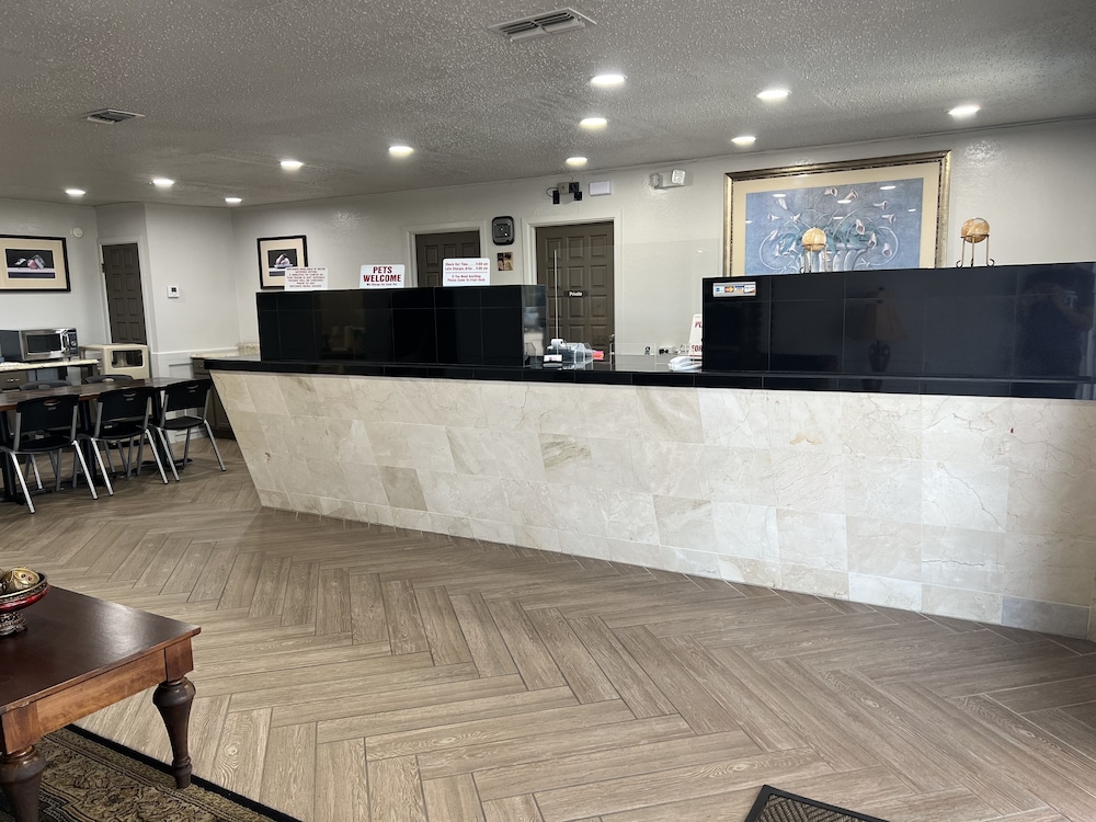 Motel6 New Boston, TX 8/47