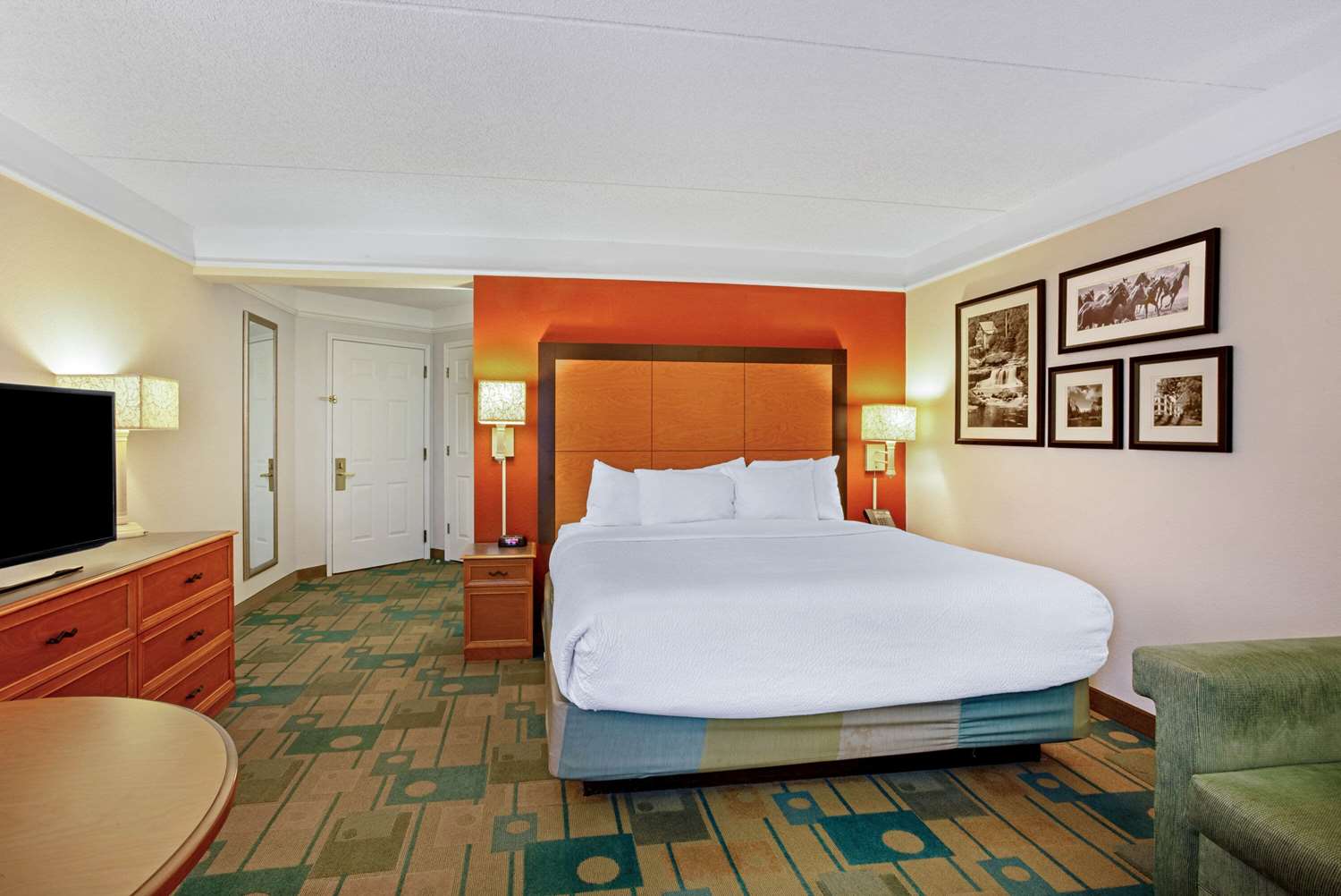 La Quinta Inn Suites Winston Salem 19/64