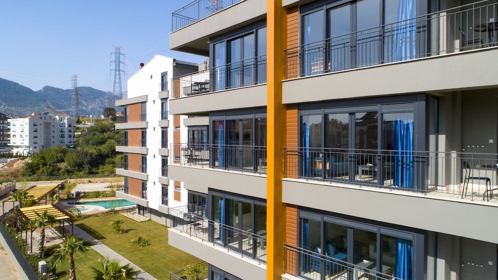 Mene Suites 2/33