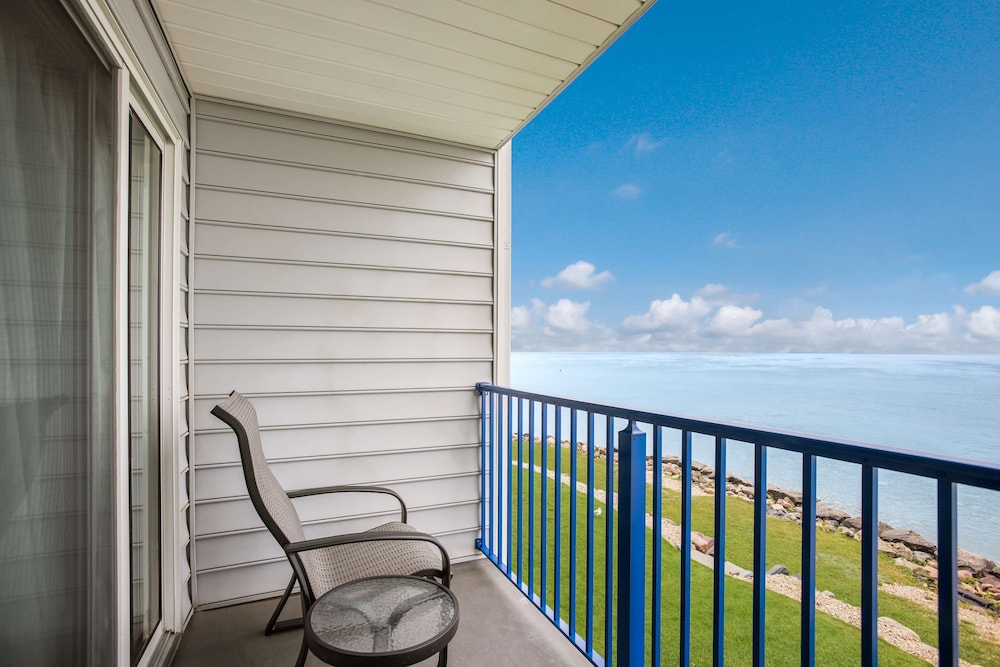 Best Western Harbour Pointe Lakefront 23/37