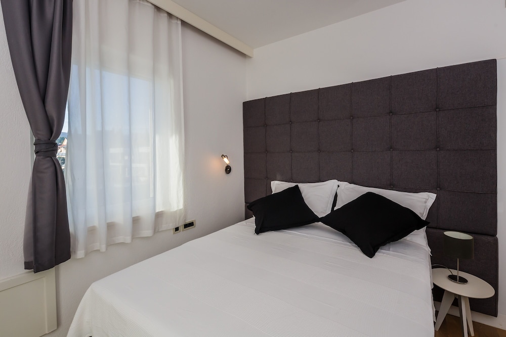 Hotel Riva 7/48
