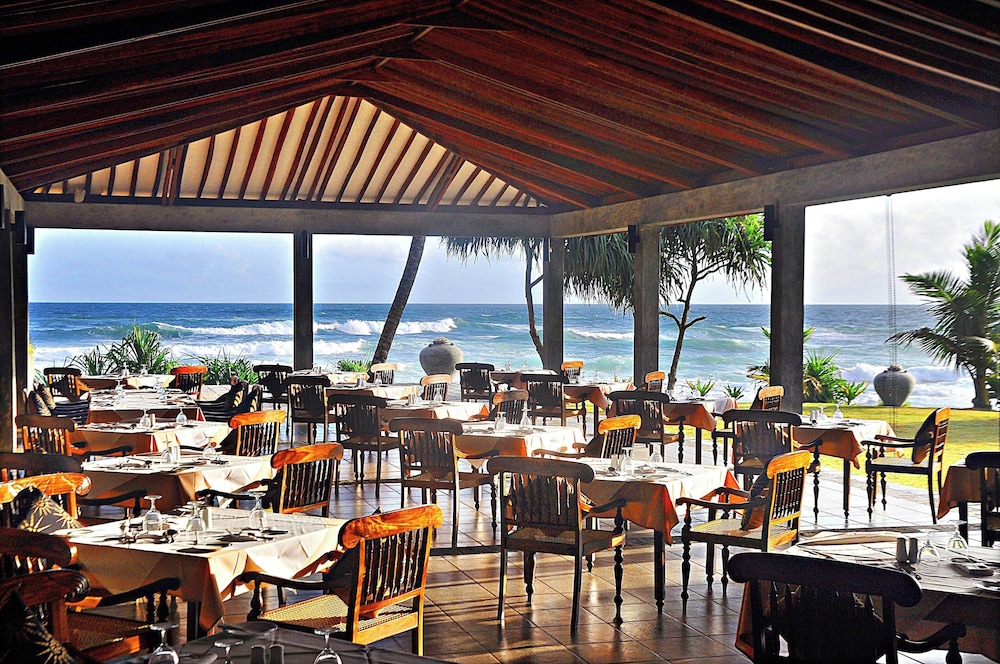 The Beach Cabanas 24/45