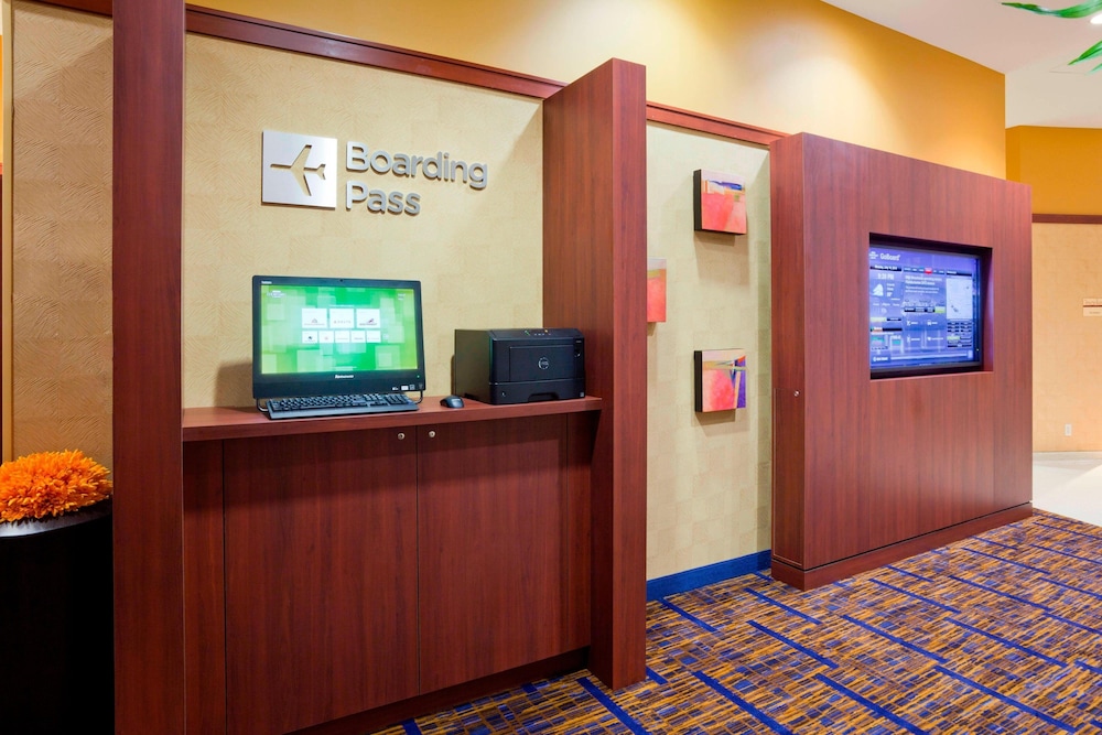 Courtyard by Marriott Minneapolis Maple Grove/Arbor Lakes 8/70