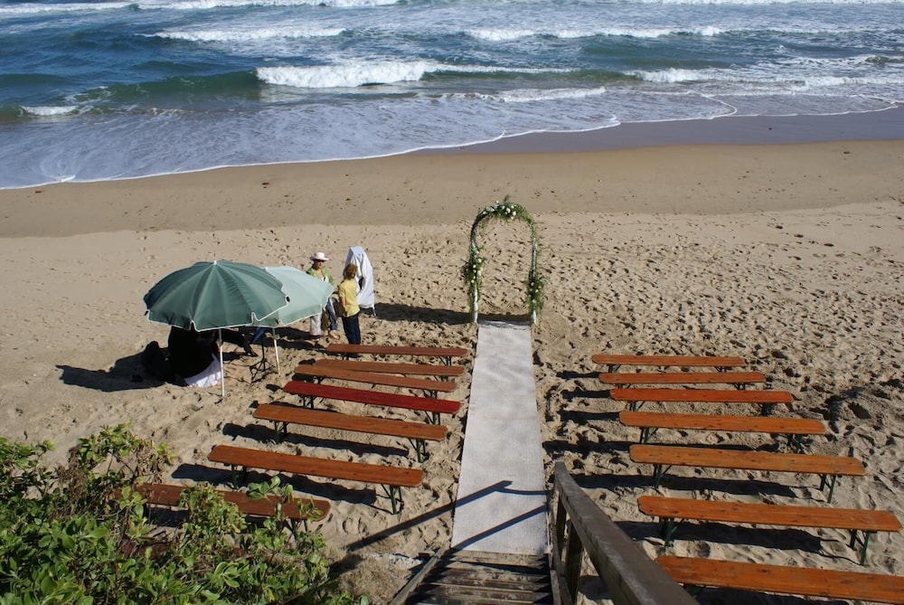 The Pink Lodge On The Beach 26/40