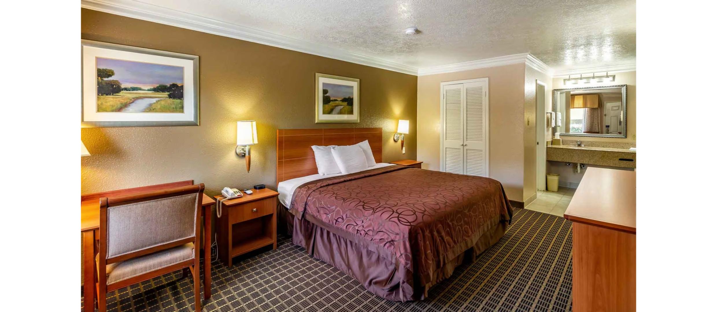 1 King Bed Suite, Non-Smoking, Micfridge
