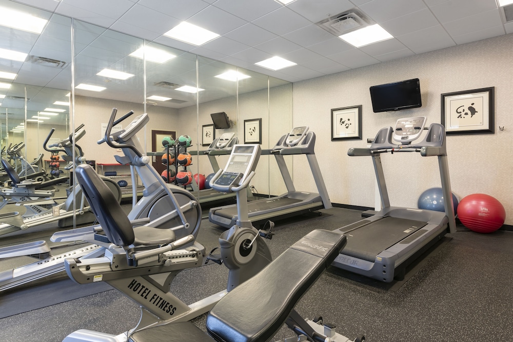 Holiday Inn Express Hotel Suites New Philadelphia 36/66